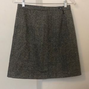 Talbots wool light gray fully lined skirt. Size 10. 2 button side zip. (NWOT)